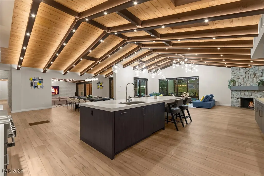 Photo of Listing #2733301