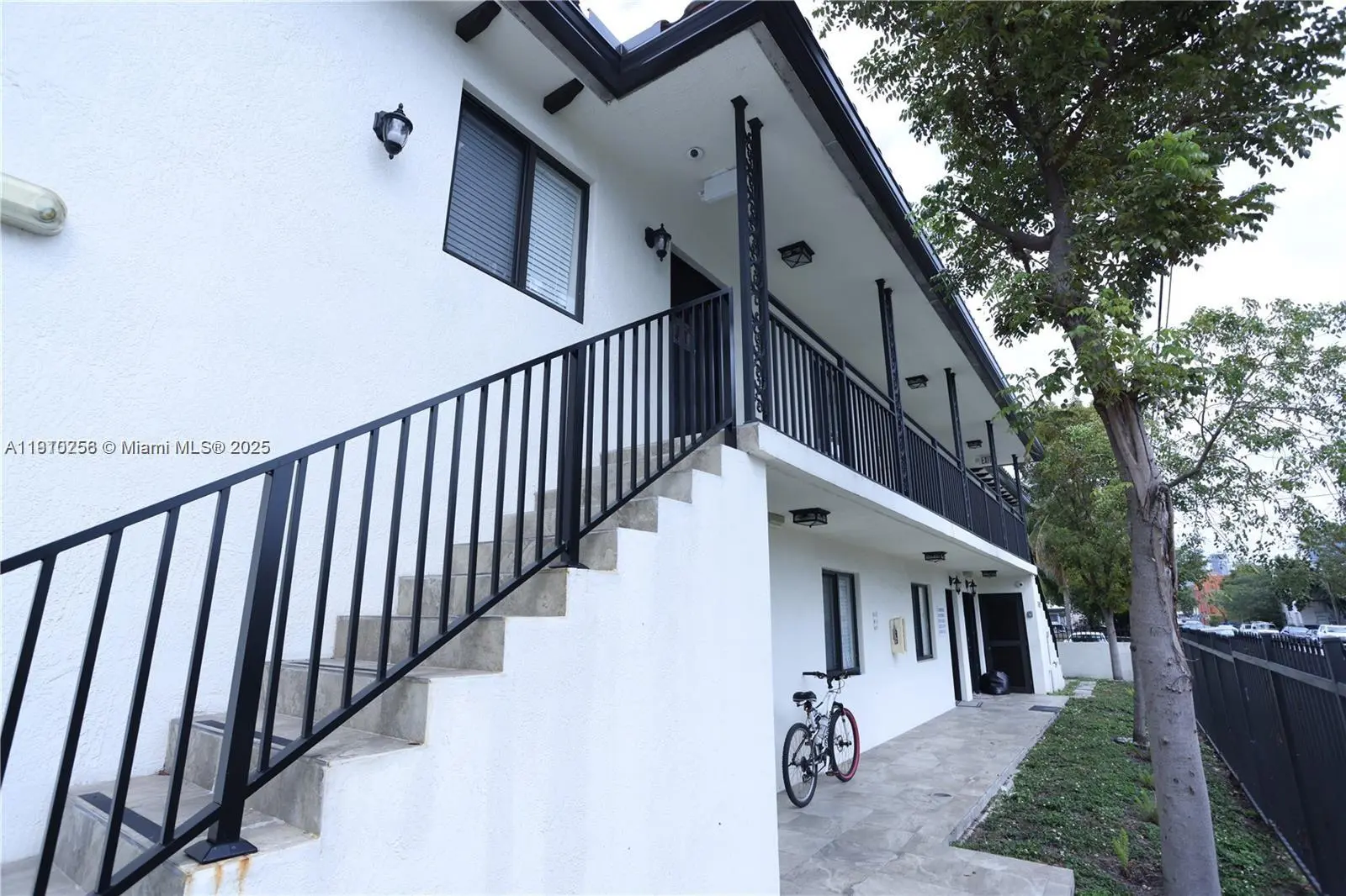 Photo of Listing #A11910256