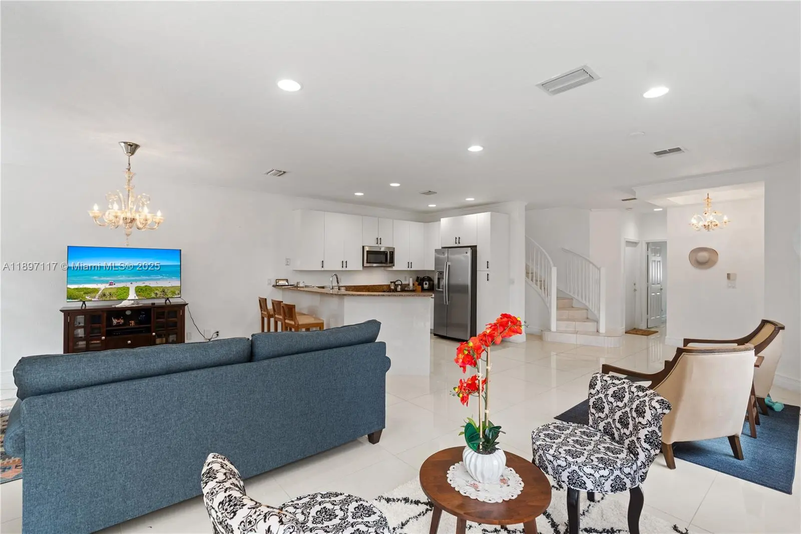 Photo of Listing #A11897117