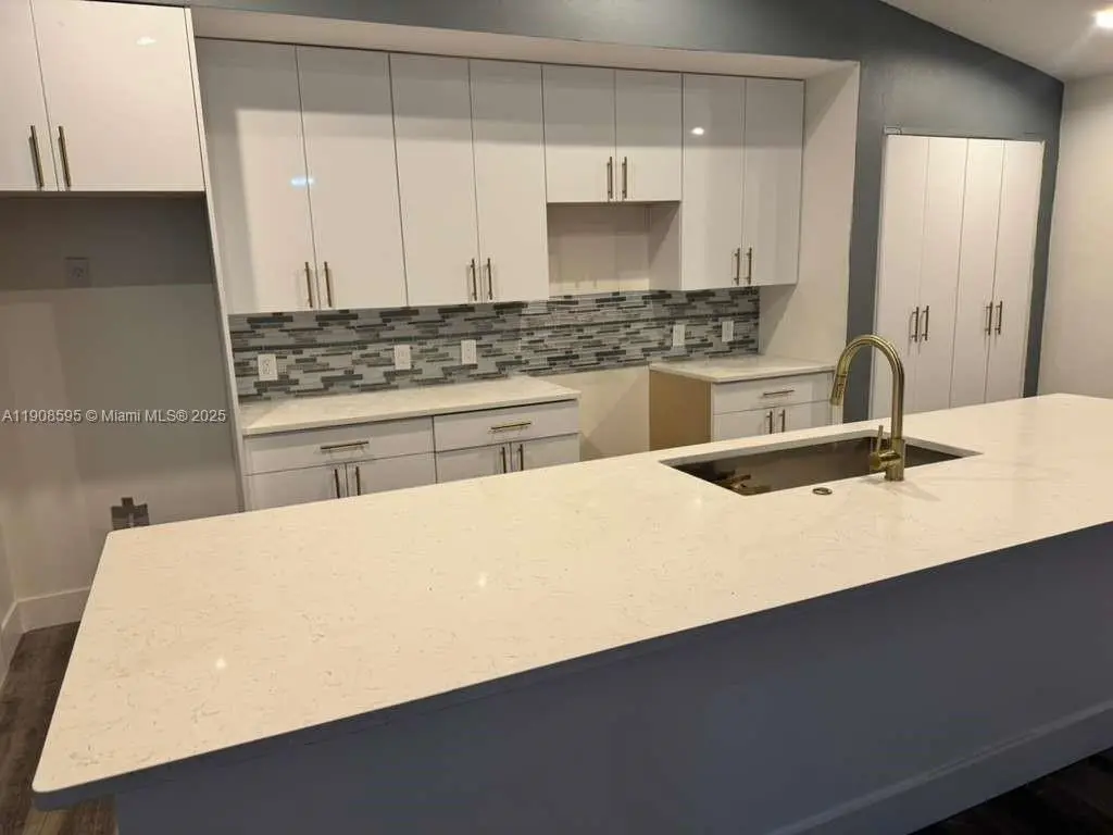 Photo of Listing #A11908595