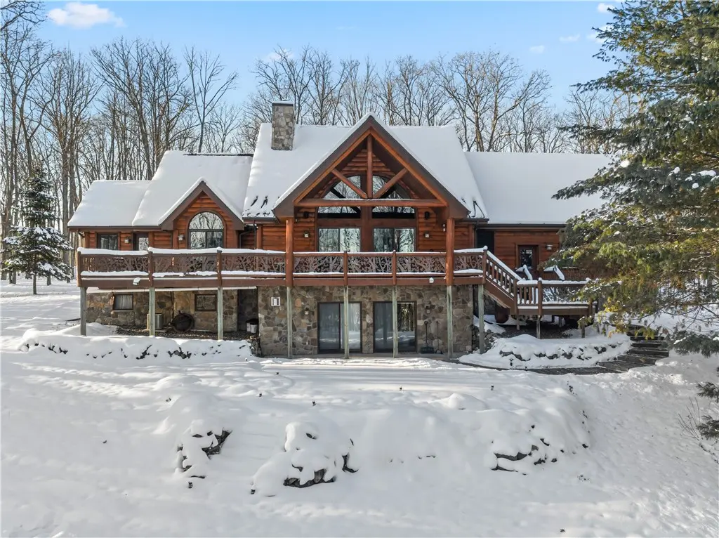 1996 State Road 40, Exeland