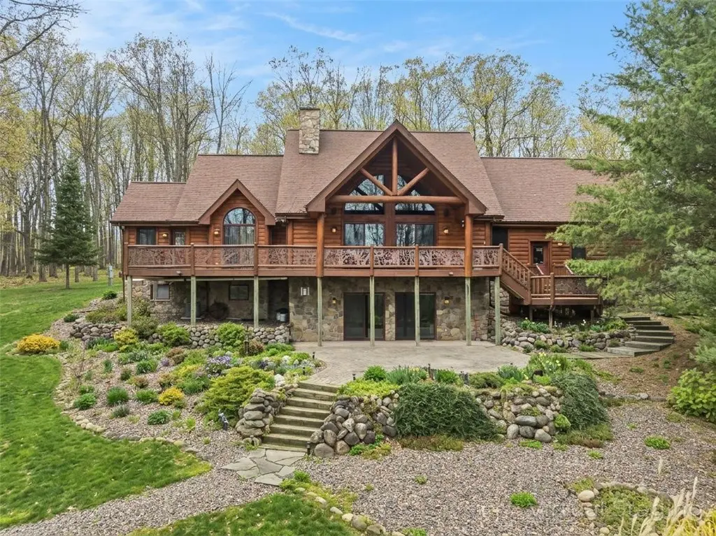 1996 State Road 40, Exeland