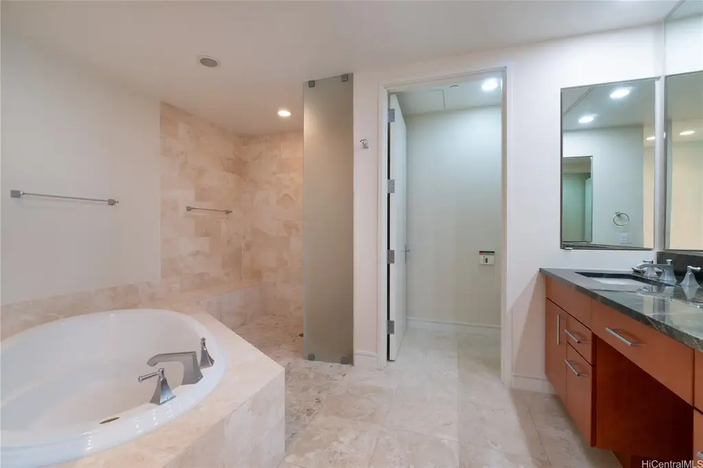 1288 Ala Moana Boulevard # 33b, Honolulu