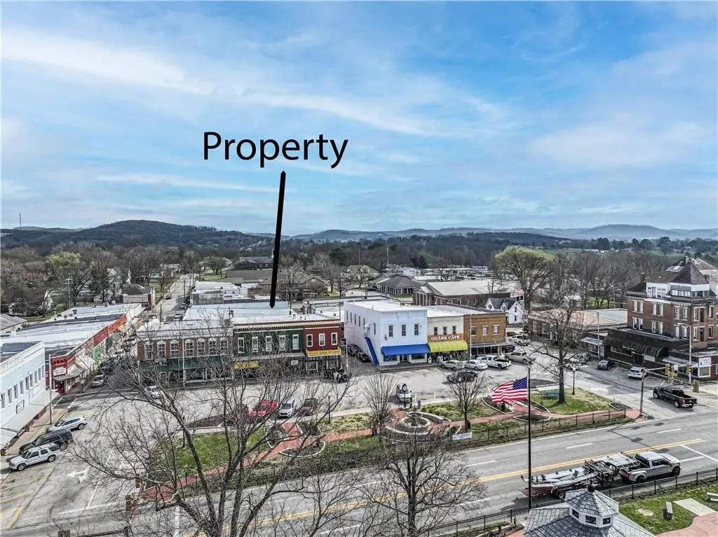 203 & 205 Public Square, Berryville