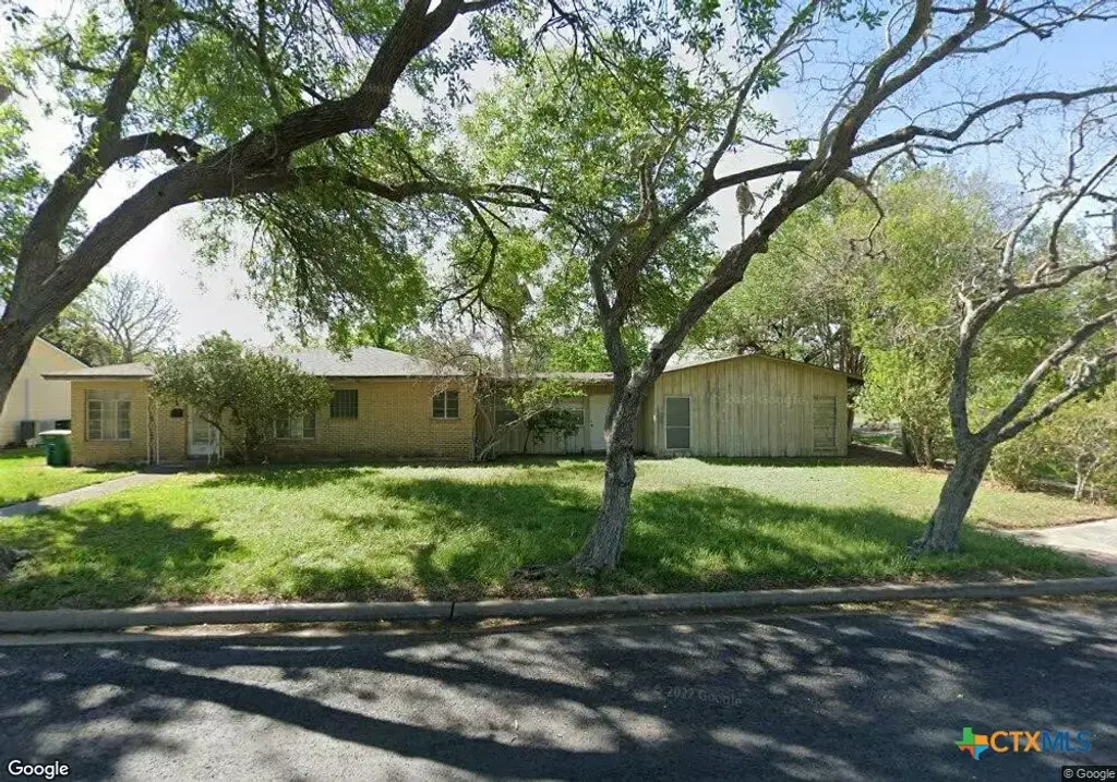 407 Wisteria Avenue, Victoria