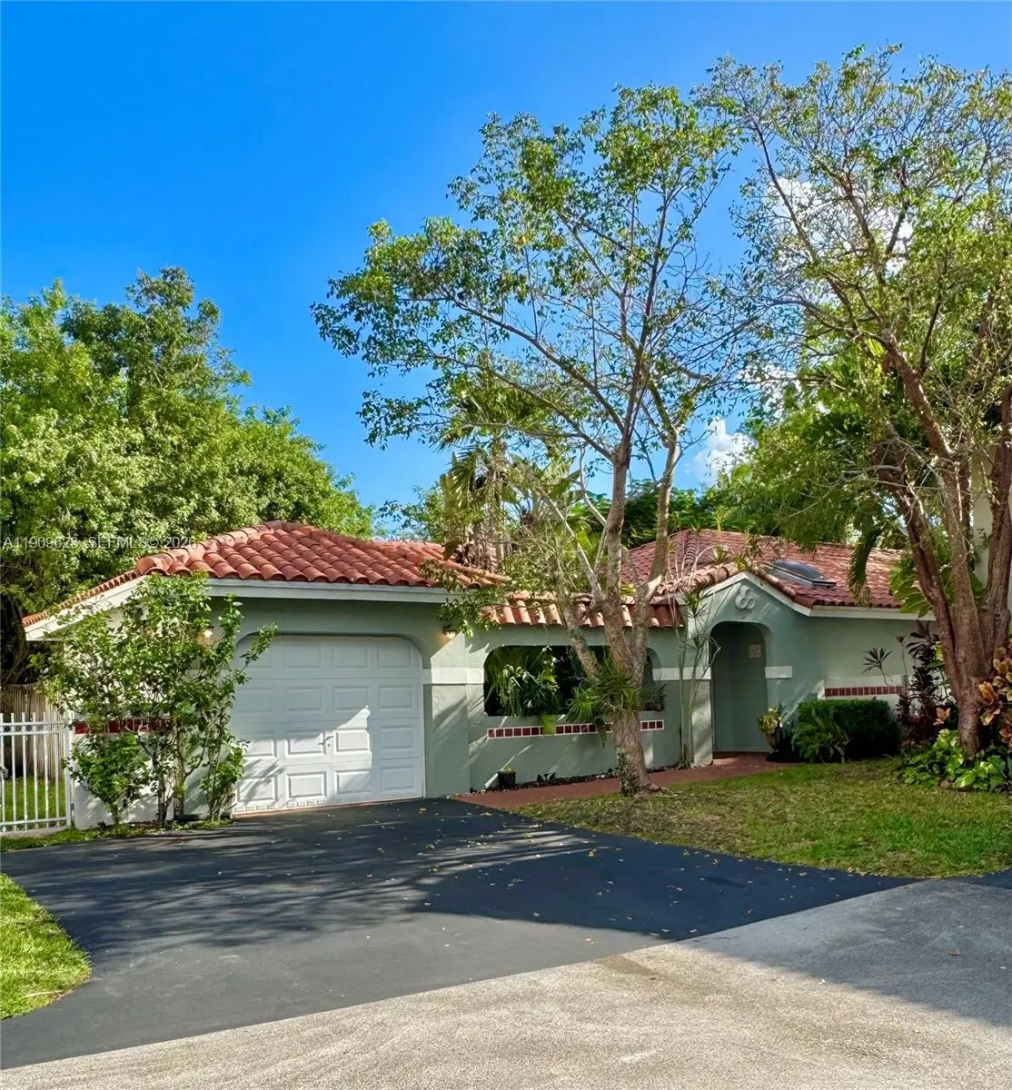 Photo of Listing #A11909623