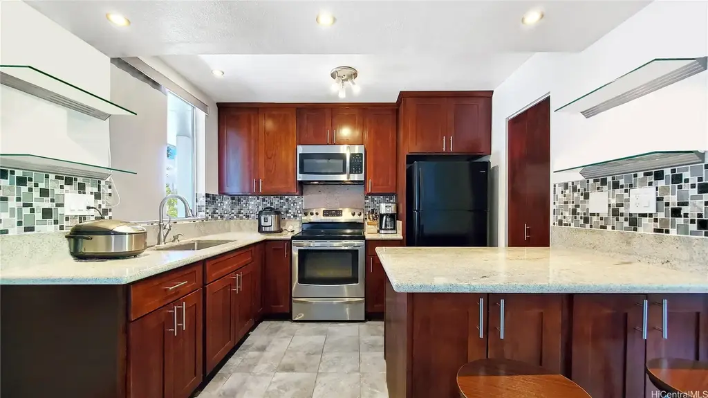 95-644 Hanile Street # E202, Mililani
