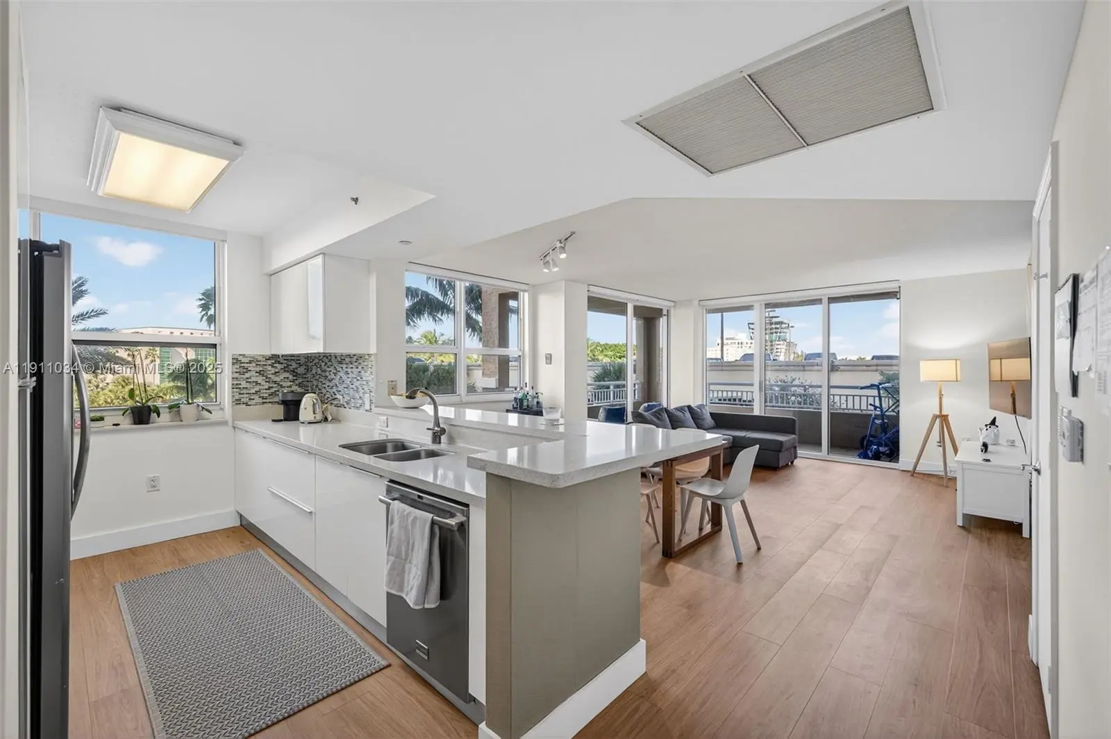 Photo of Listing #A11911034