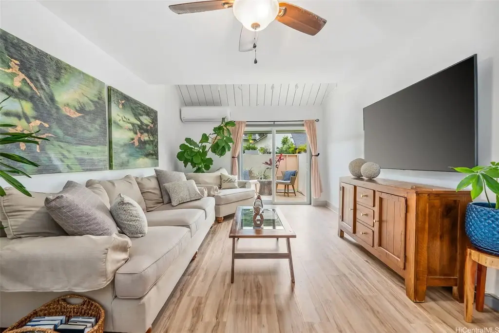 553 Pepeekeo Street # 6, Honolulu