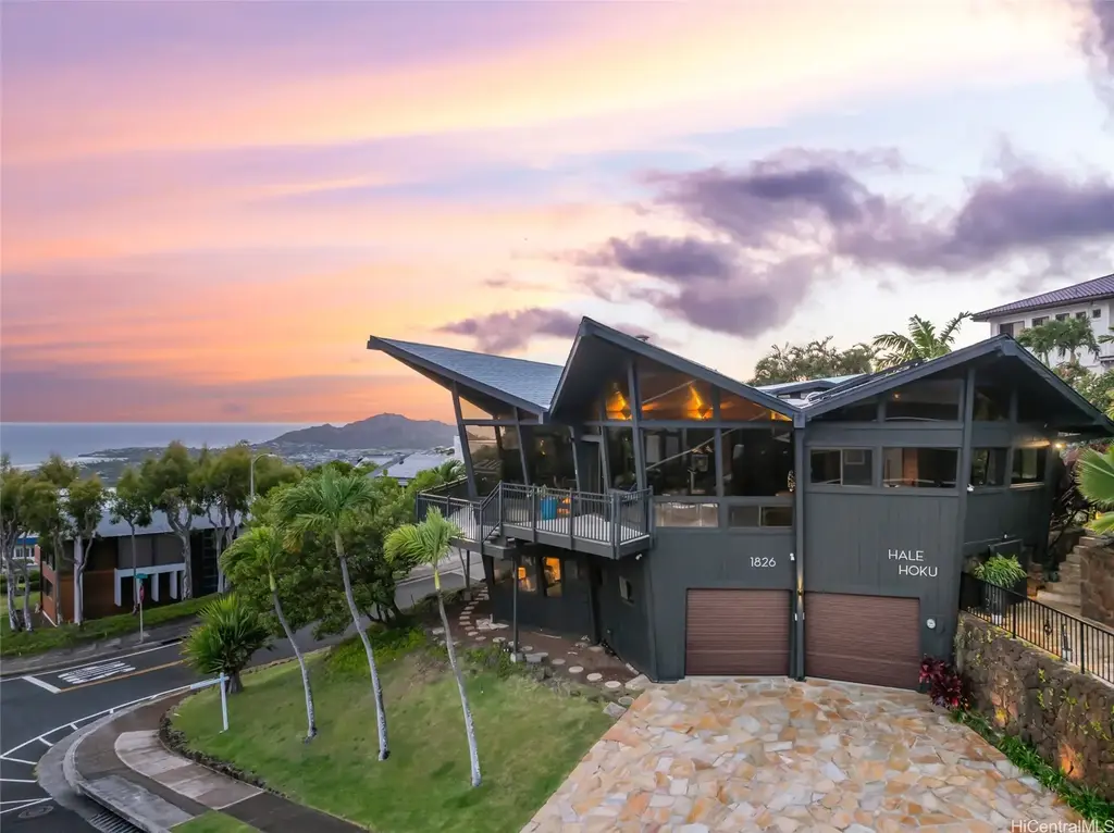 1826 Laukahi Street, Honolulu