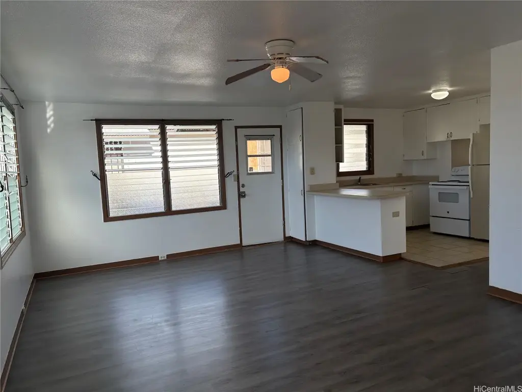 84-570 Farrington Highway # D, Waianae