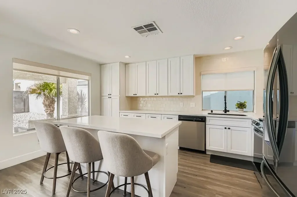 Photo of Listing #2734378