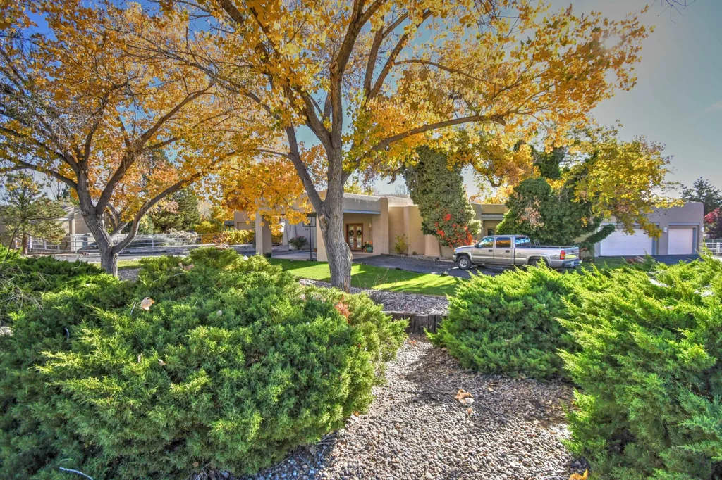 9506 Dancing River Drive, Albuquerque
