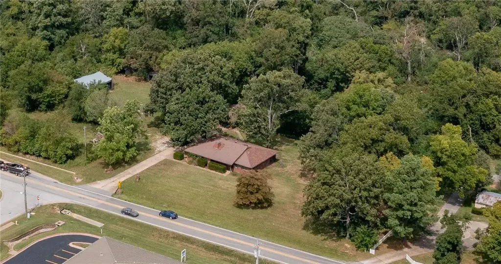 3509 E Central Avenue, Bentonville