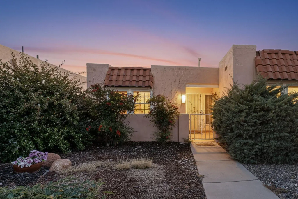 8906 Chambers Place Ne, Albuquerque