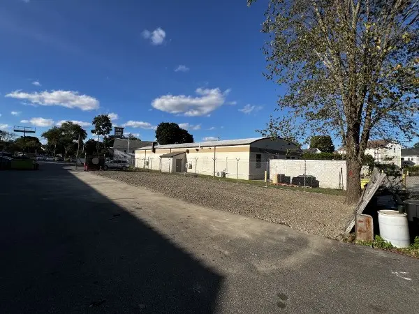 51 Cole St # 1r, Warren