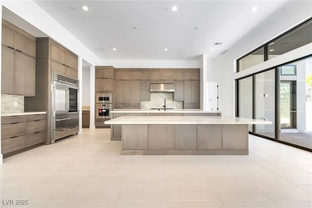 Photo of Listing #2733878