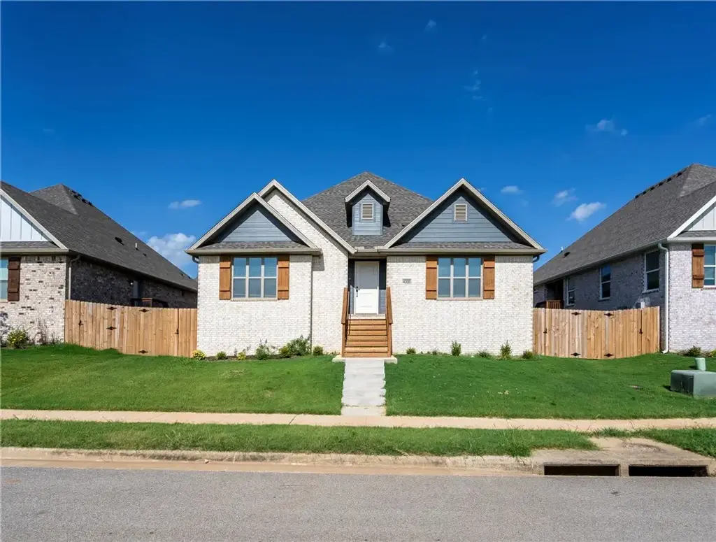 4300 Sw Adams Road, Bentonville