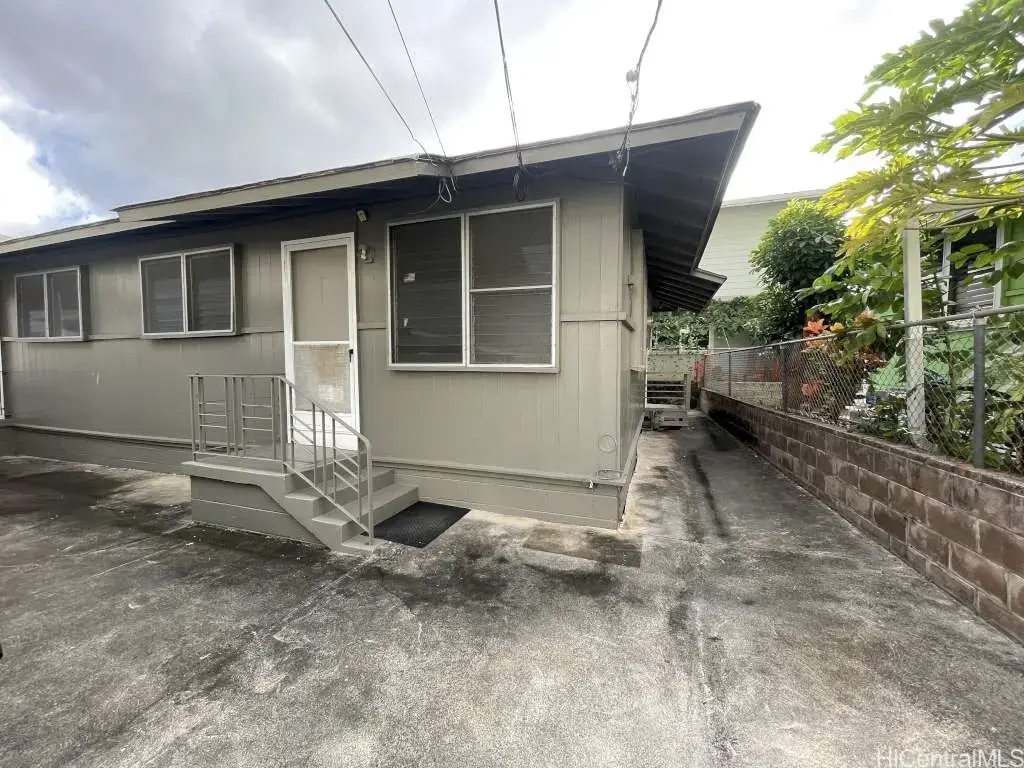 205 Puuhue Place # A, Honolulu