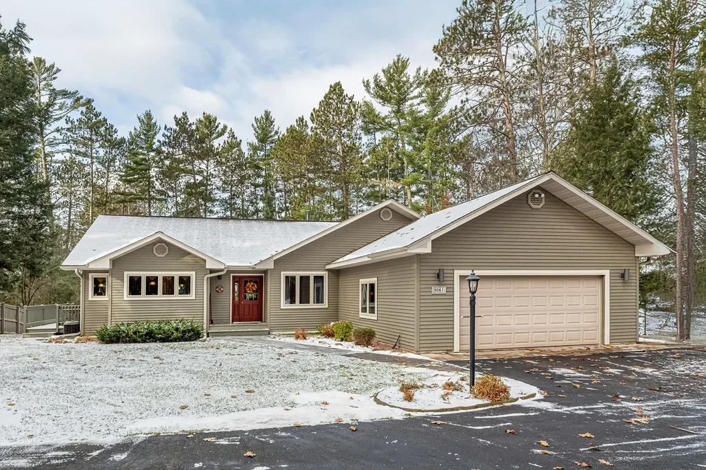 9061 Amber Lake Rd E, Lac du Flambeau