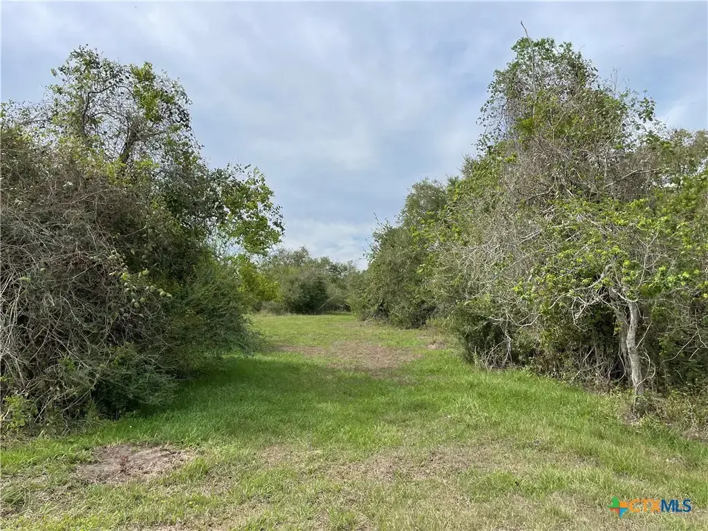 521 Robinhood Rd., Victoria