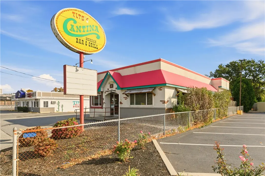 651 West Main Rd, Middletown