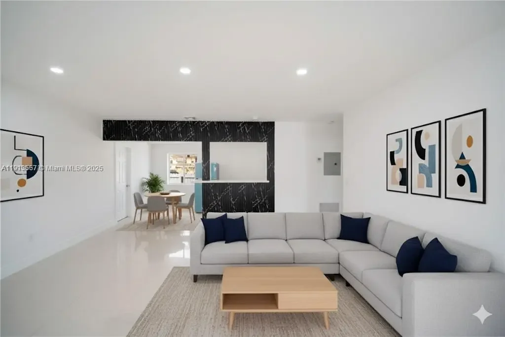 Photo of Listing #A11913557