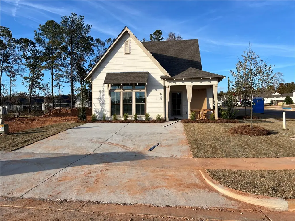 834 Hunters Way, Opelika