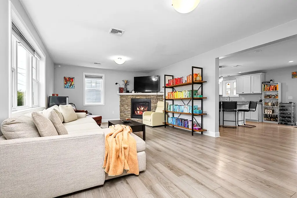 54 Raymond St, East Providence