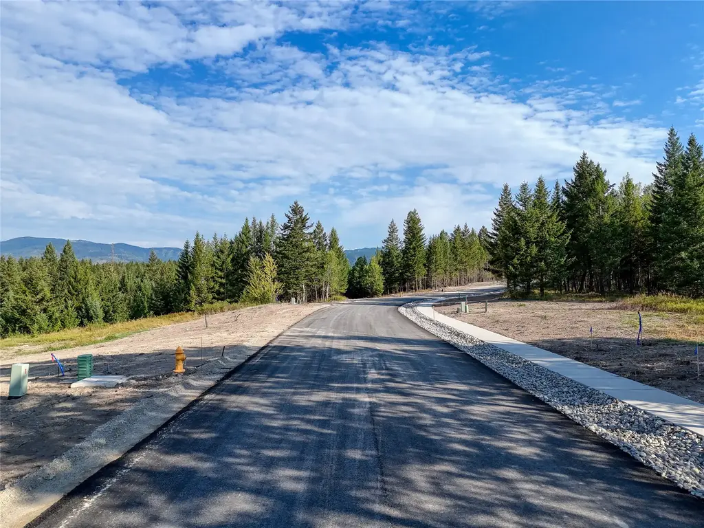 460 Meadow Lake Drive, Columbia Falls