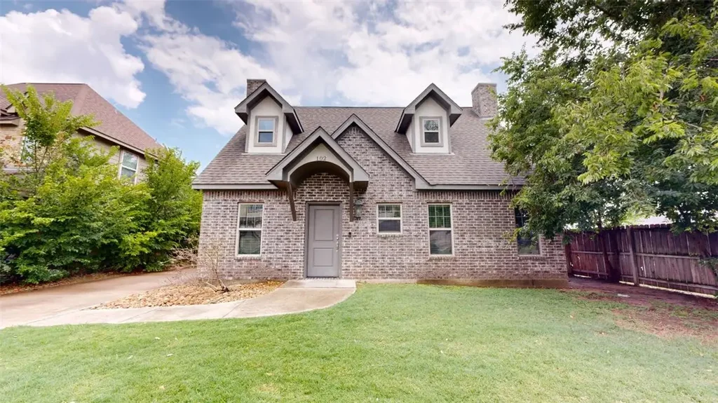 102 Richards Street, College Station
