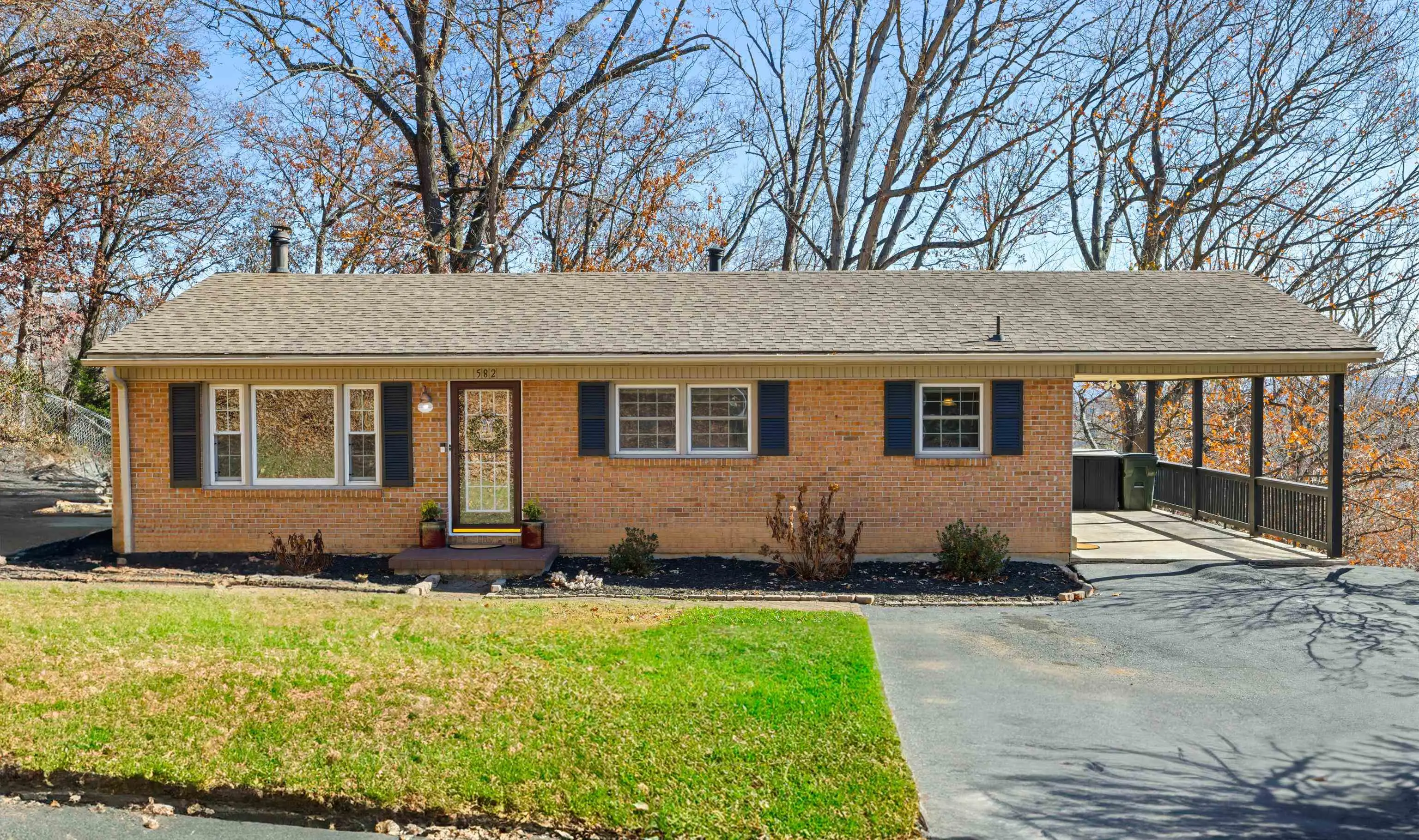 582 Hilltop Dr, Staunton