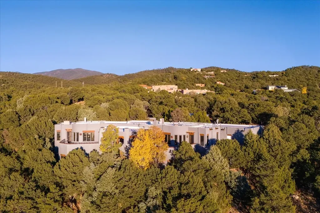 2160 Paseo Iglesias, Santa Fe