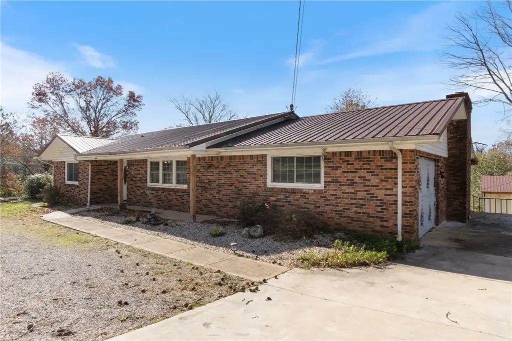 1502 N Springfield Street, Berryville