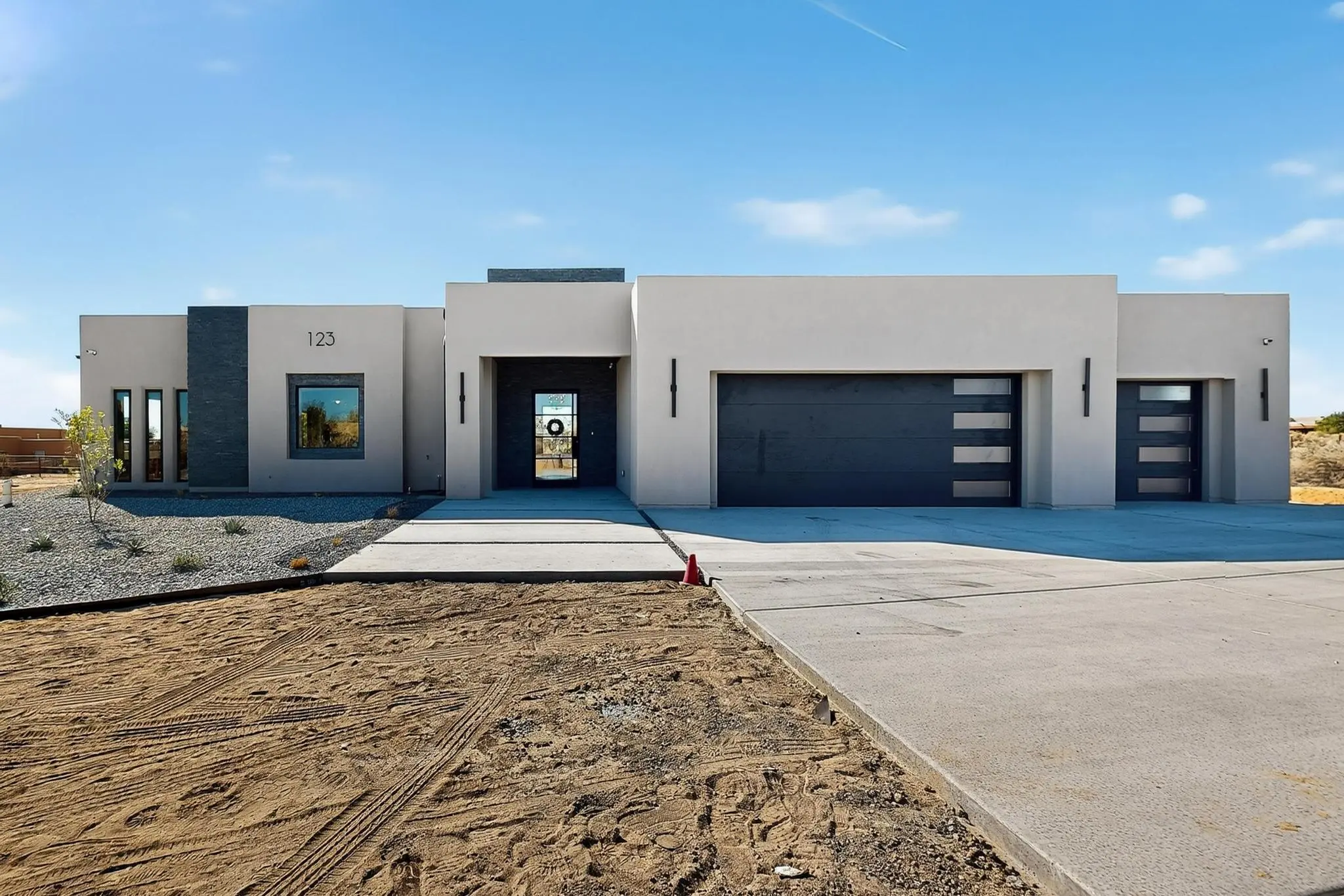 123 Tierra Encantada, Corrales