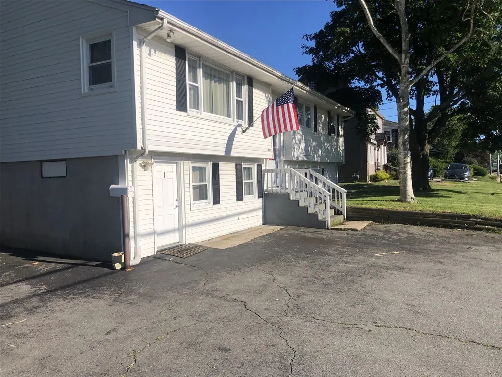 275 West Main Rd # 2, Middletown