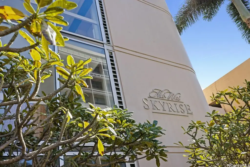 555 University Avenue # 1404, Honolulu