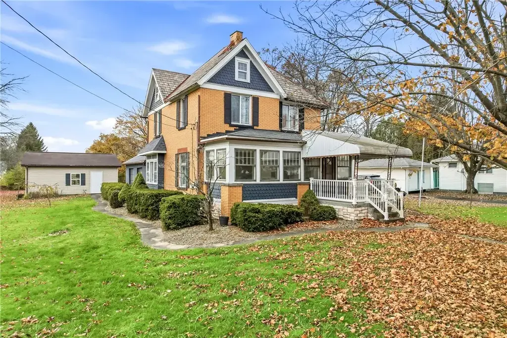 651 Buhl Farm Drive , Hermitage