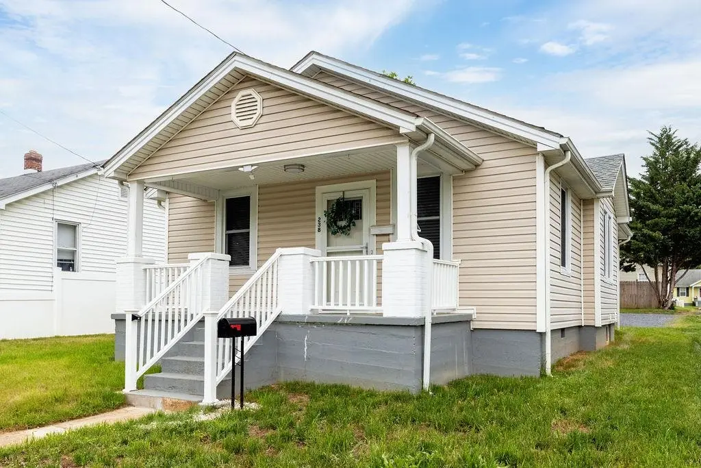 238 Charlotte Ave N, Waynesboro