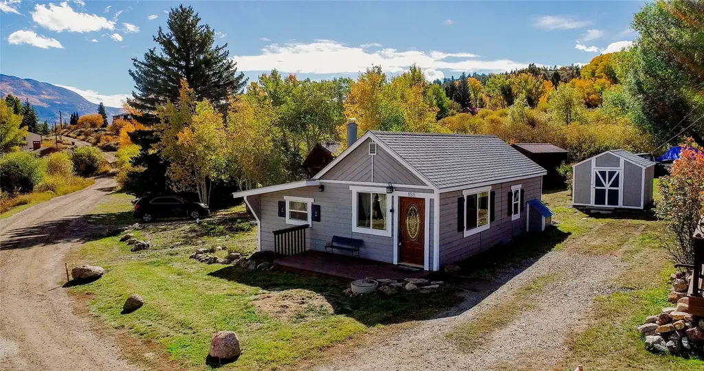 158 Green Mountain Avenue, Heeney