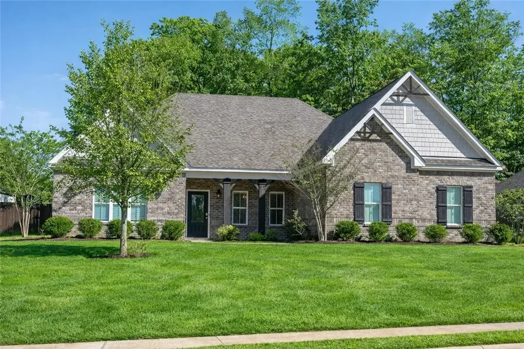 1808 Morning Glory Dr, Opelika