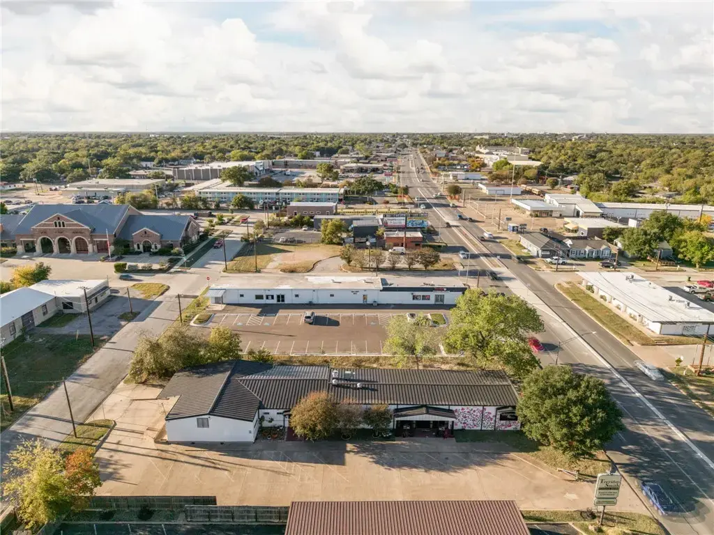 2606 S Texas Avenue, Bryan