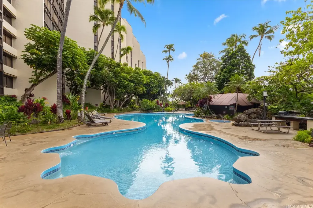 521 Hahaione Street # 12g, Honolulu