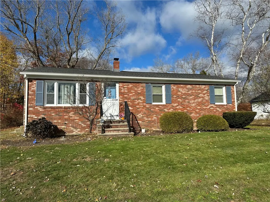 17 Colonial Dr, Warren