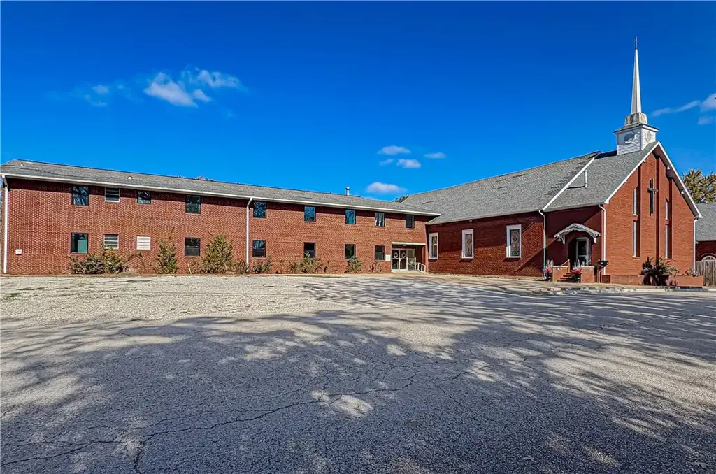 510 E Madison Avenue, Berryville