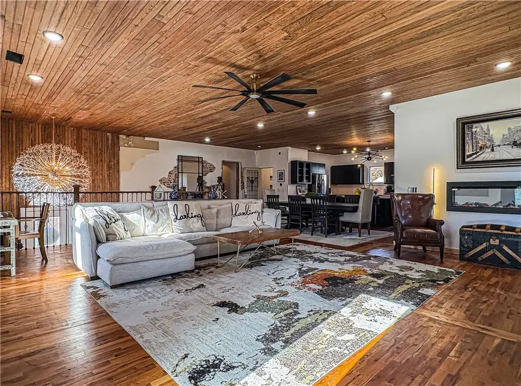 510 E Madison Avenue, Berryville