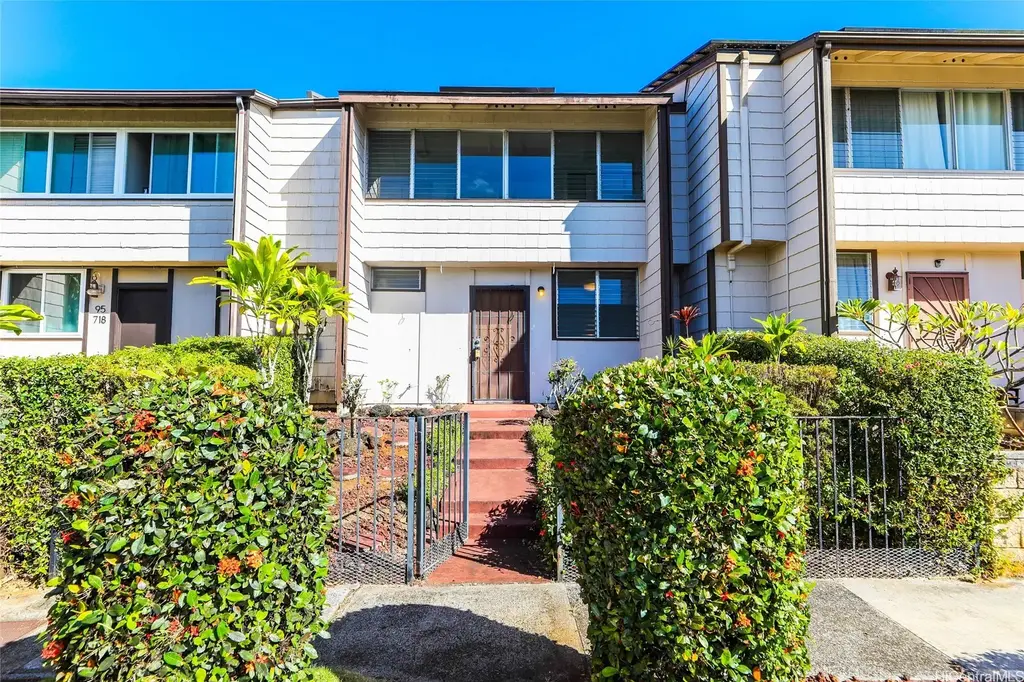 95-720 Kahikinui Street, Mililani