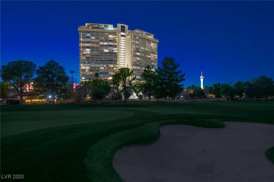 Photo of Listing #2735714