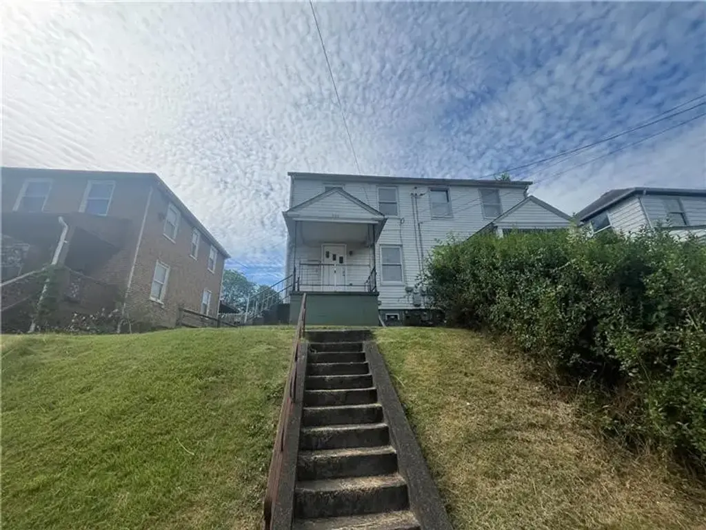 520 Farnsworth, Clairton