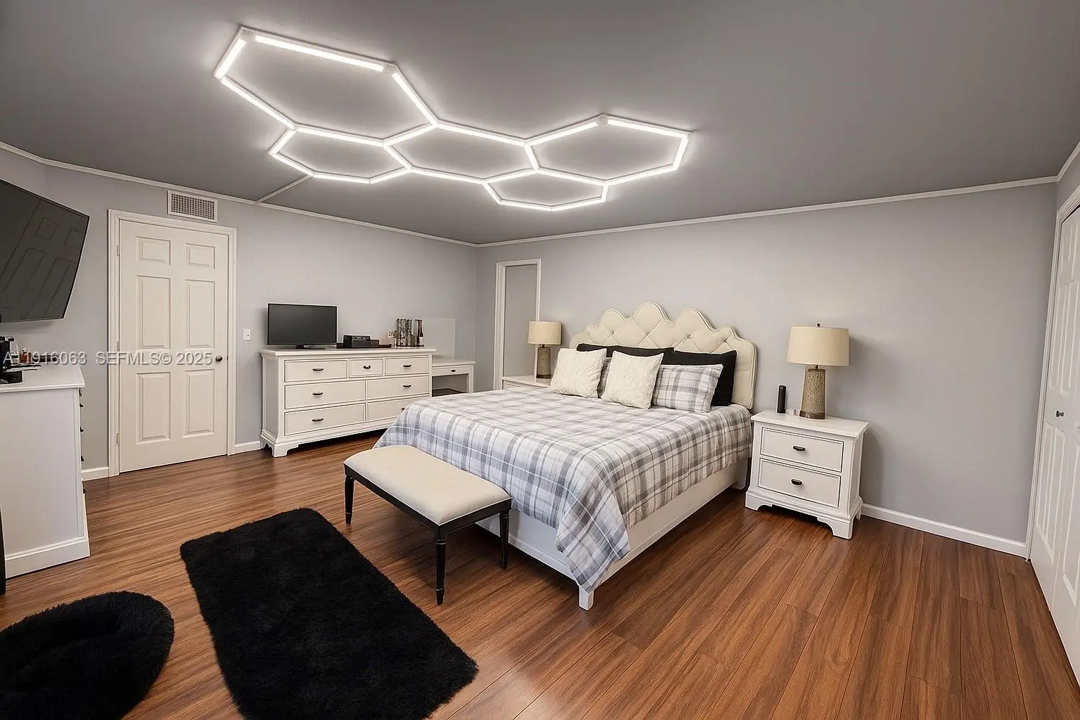 Photo of Listing #A11916063